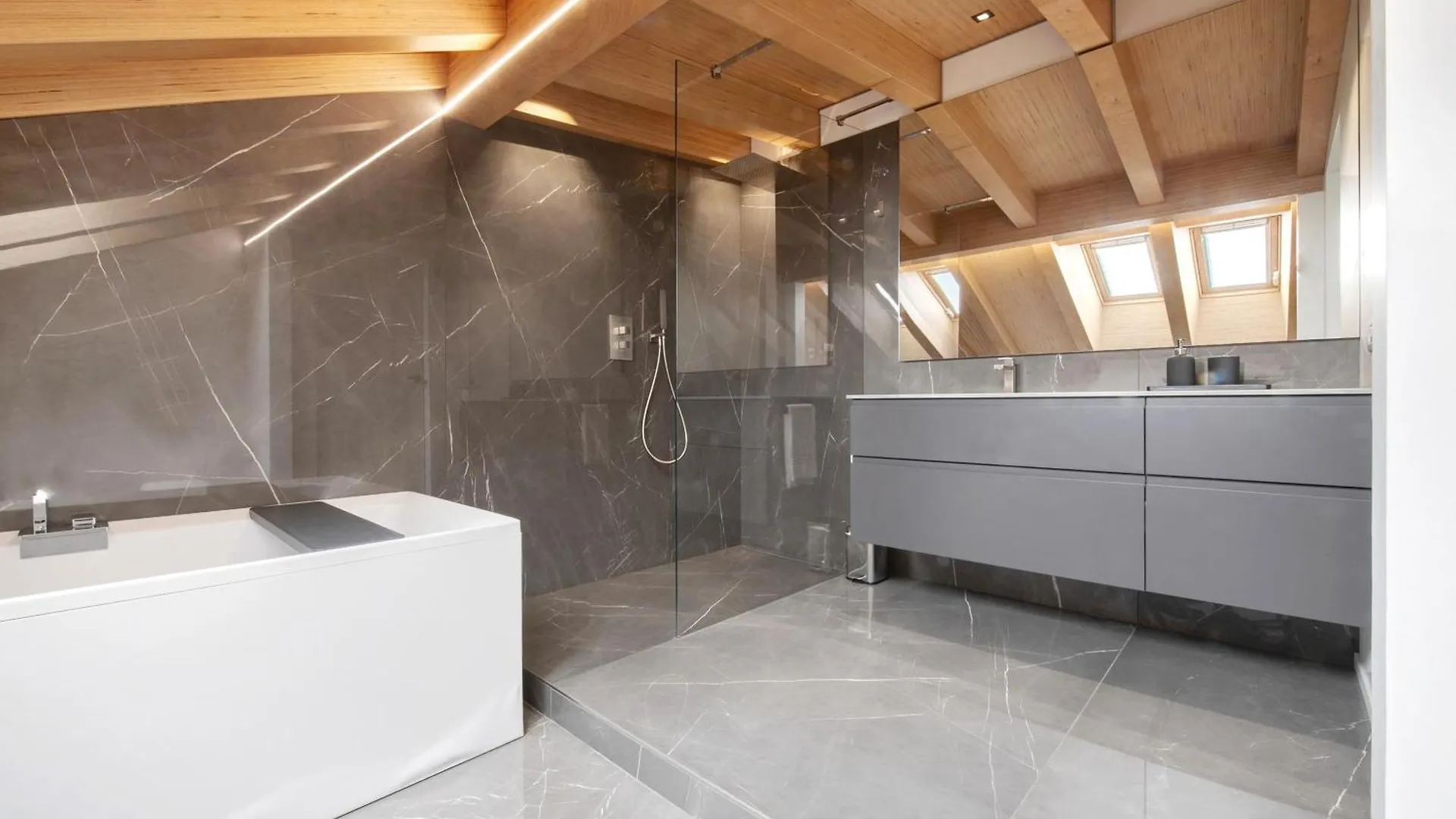 Apartament Luxury Lakefront Penthouse Lezzeno