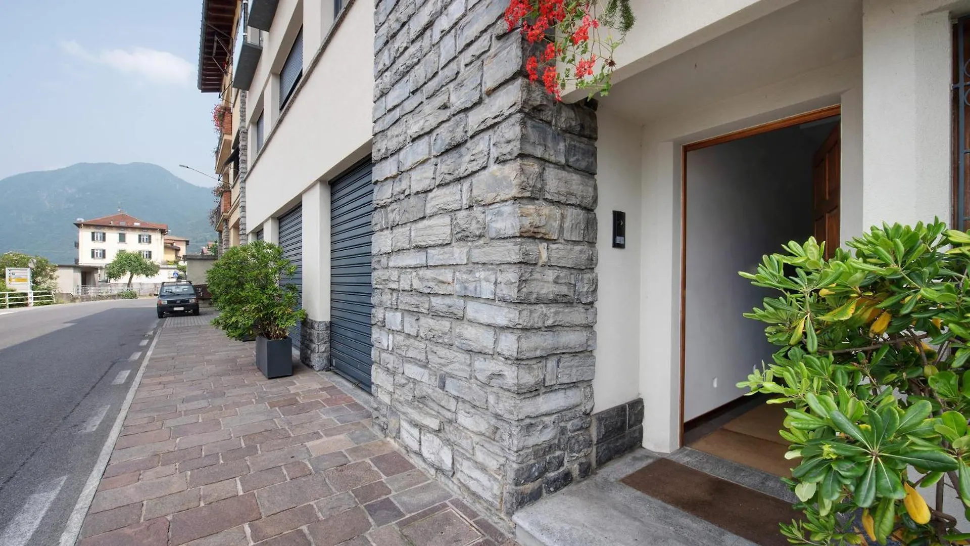 Luxury Lakefront Penthouse 勒泽诺 0*,  意大利