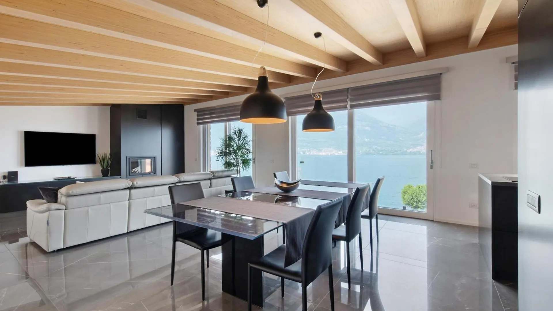 Luxury Lakefront Penthouse 勒泽诺 公寓