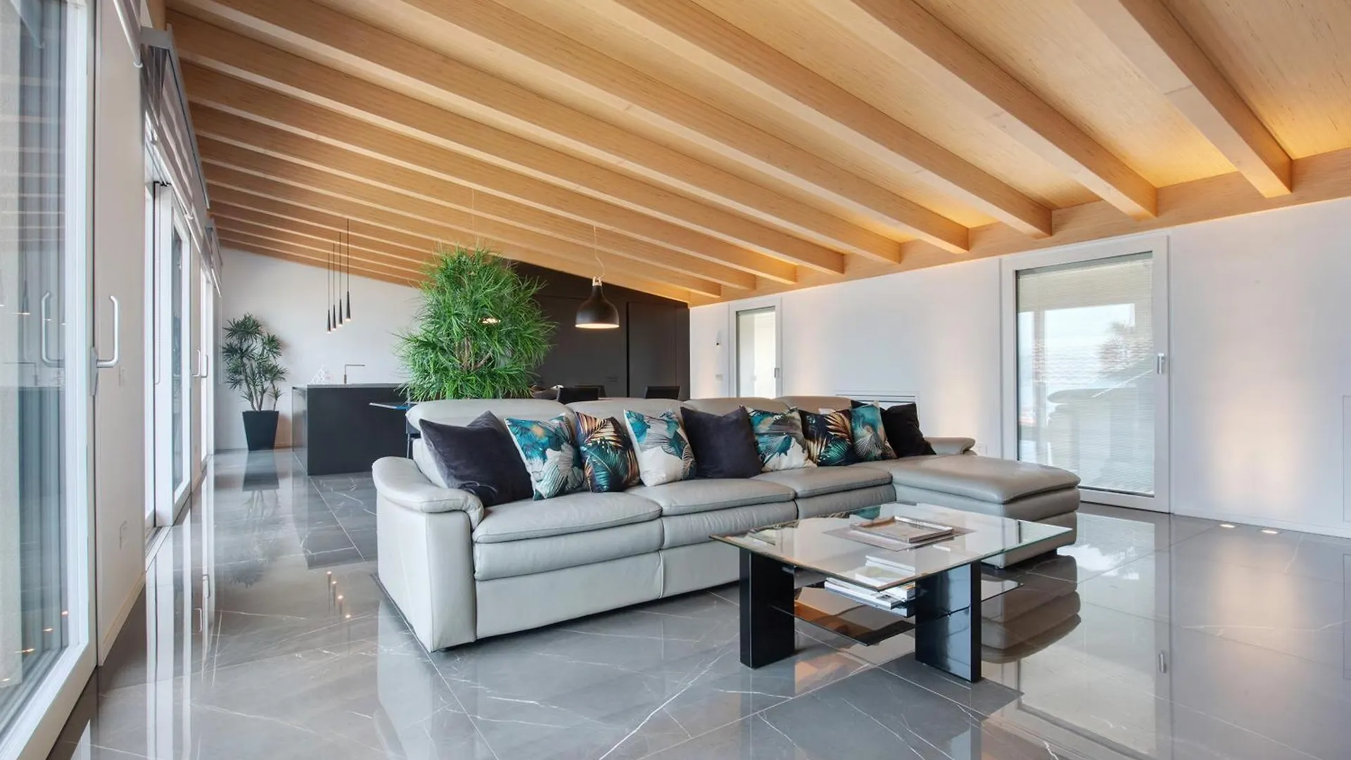 公寓 Luxury Lakefront Penthouse 勒泽诺