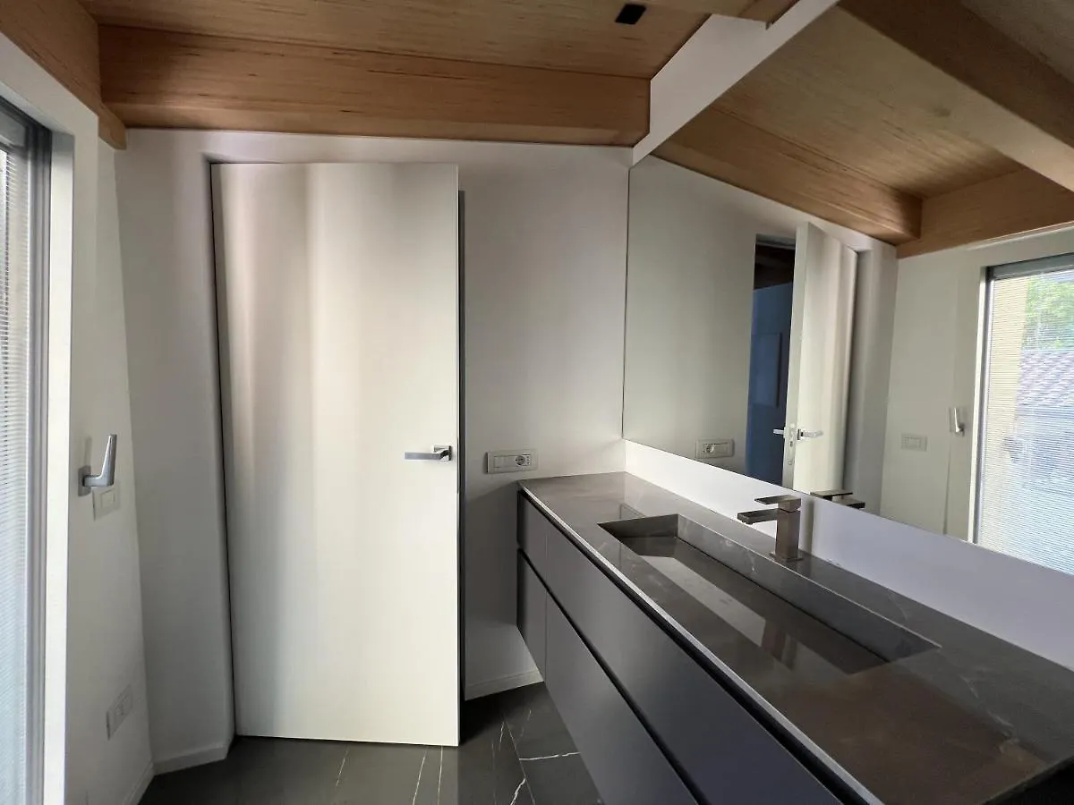 Luxury Lakefront Penthouse Lezzeno Apartment