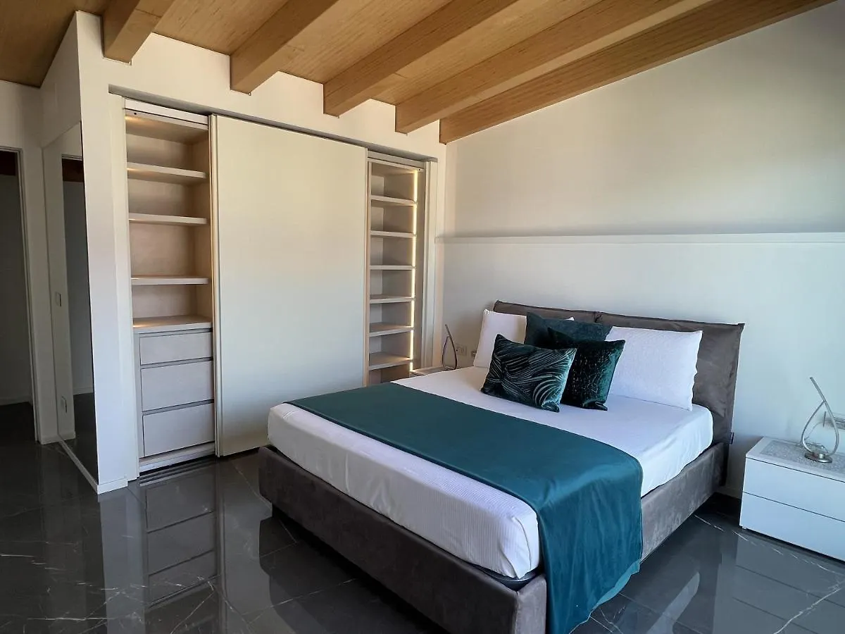 Luxury Lakefront Penthouse Lezzeno 0*,  Italy
